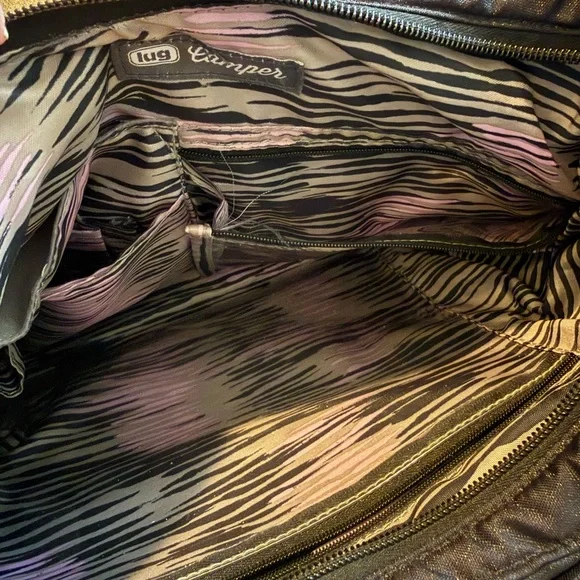 LUG “camper” medium crossbody/shoulder bag. Like new condition, shows no wear. - Picture 4 of 9